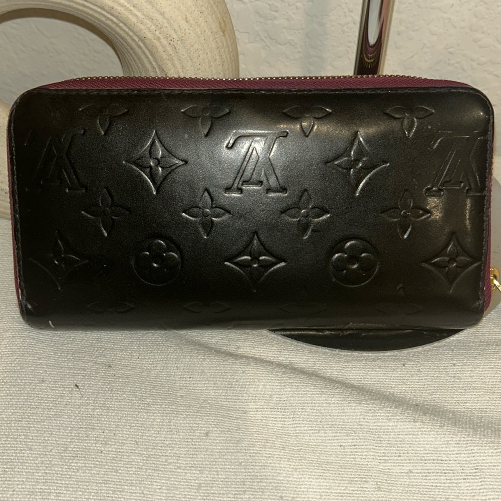 Authentic Louis Vuitton Black Matte Vernis Long Zip Wallet purple interior+COA